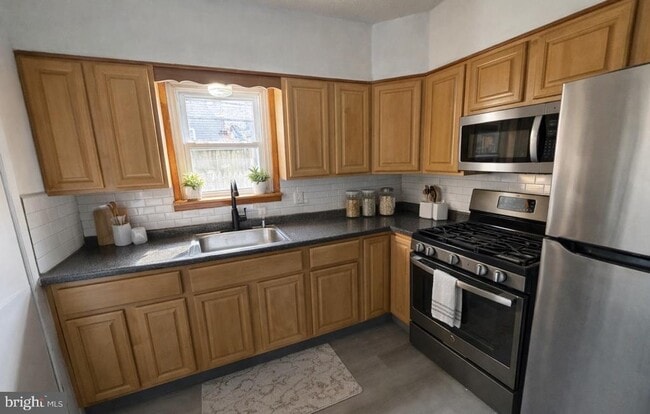 Building Photo - 1327 S Newkirk St