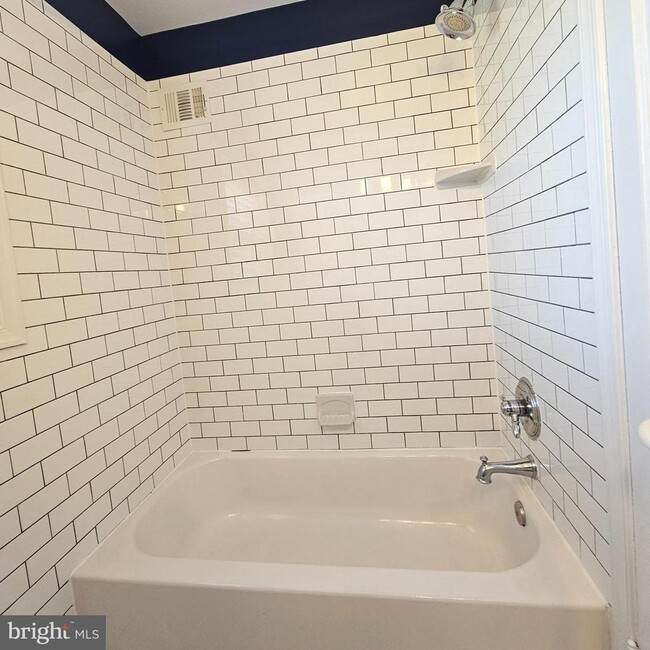 Building Photo - 2214 Arlington Terrace