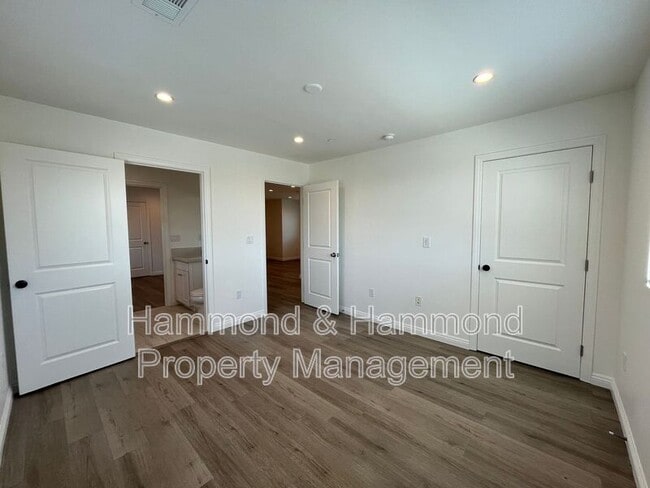 Building Photo - 12680 Bradley Ave