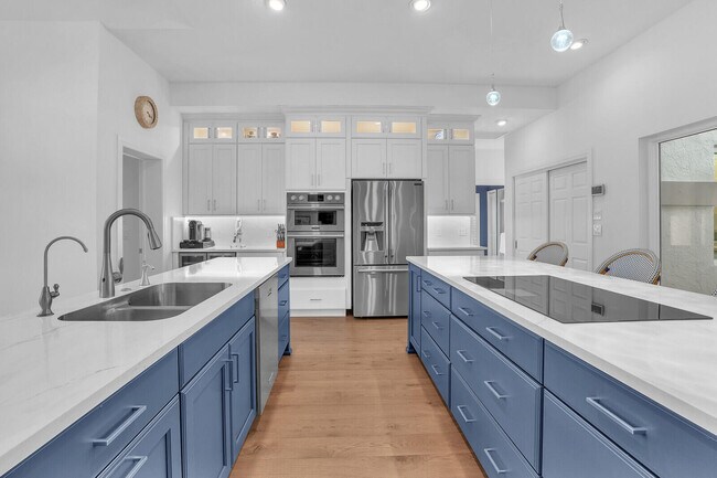 Building Photo - 8951 SE Marina Bay Dr