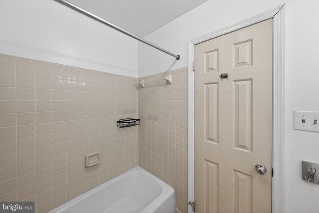 Building Photo - 219 Heather Ct