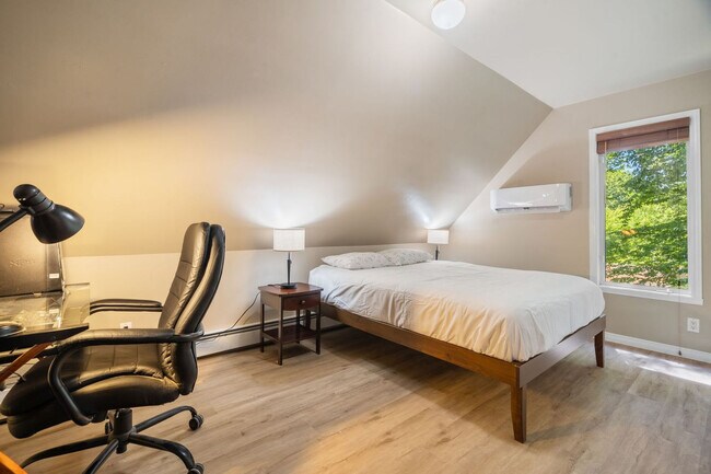 Building Photo - 28 Shoals View Dr