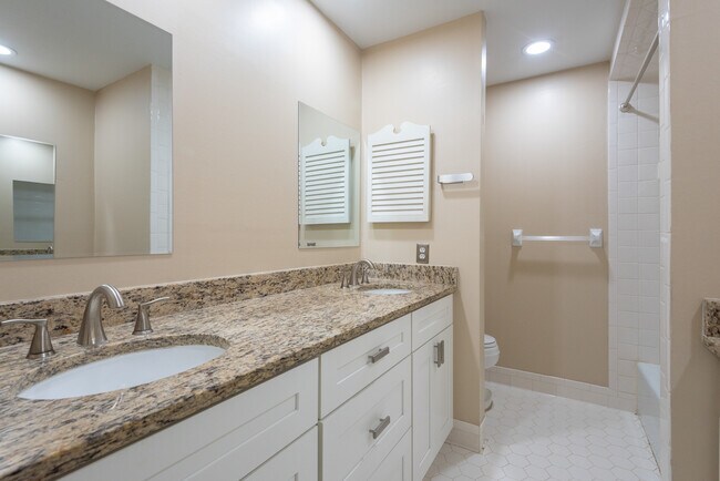 Building Photo - 119 Rio Pinar Dr