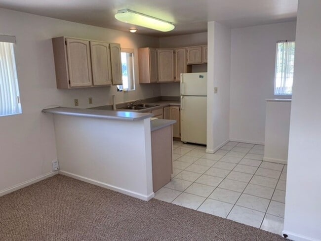 Building Photo - Pauoa Valley- utilities included!