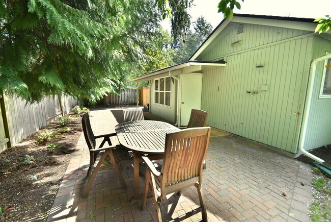 Building Photo - 3Bd/1.75Ba Bellevue House