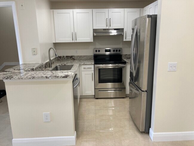 Kitchen - 2001 SE 10th Ave