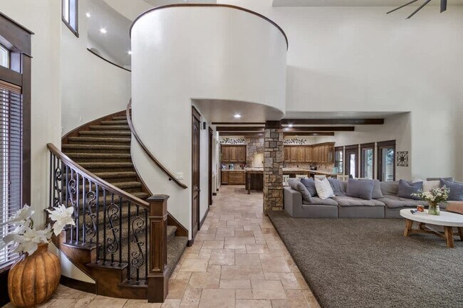 Building Photo - 5605 N Morpheus Pl