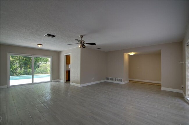 Building Photo - 904 Wellington Dr