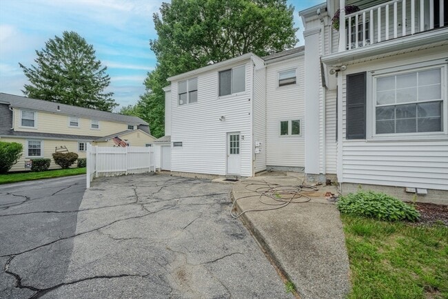 Building Photo - 9 Beach St