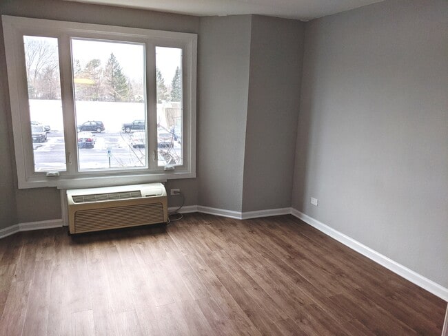 Building Photo - 1 Renaissance Pl