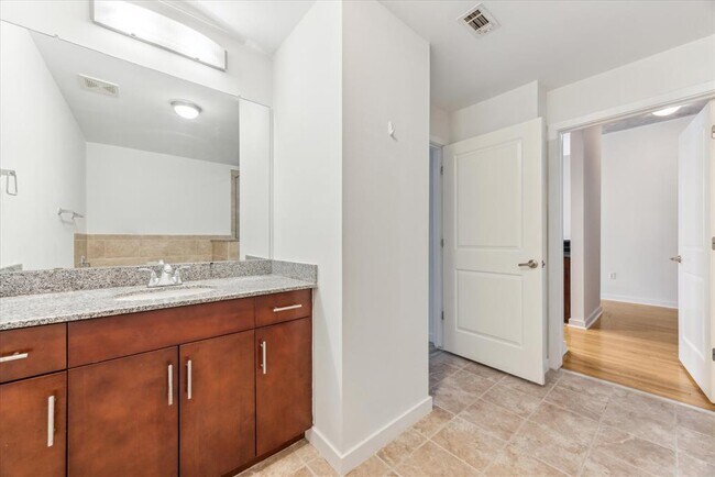 Building Photo - 360 Nueces St