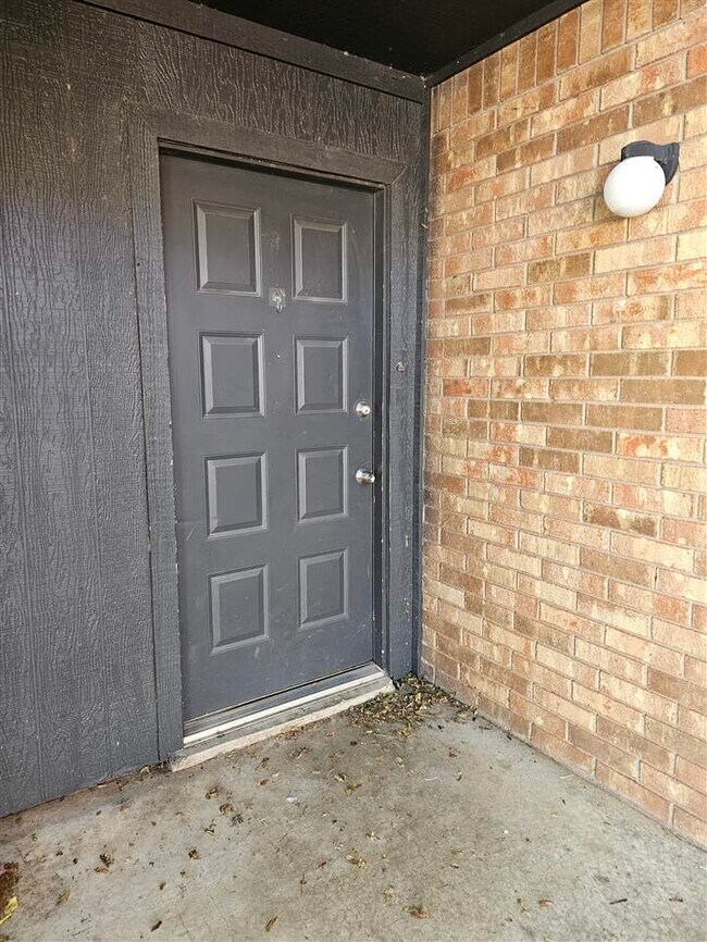 Building Photo - 4032 NW Ozmun Ave