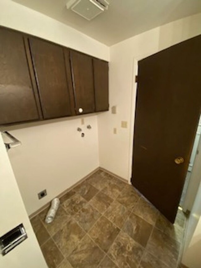 Building Photo - 130Hom