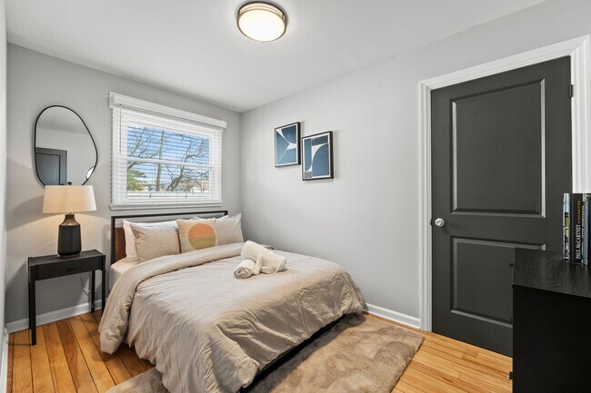 Building Photo - Super Mod Clintonville Oasis - Perfect for travelling profesionals