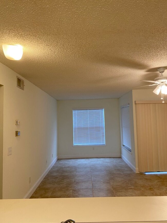 Building Photo - Lush Tropical Condo in North Naples