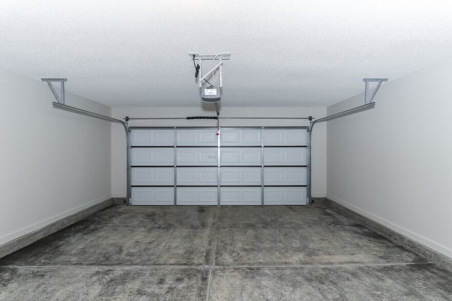 Building Photo - 9456 Darren Cir S