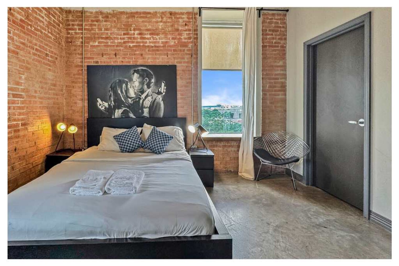 Building Photo - 555 Evergreen St