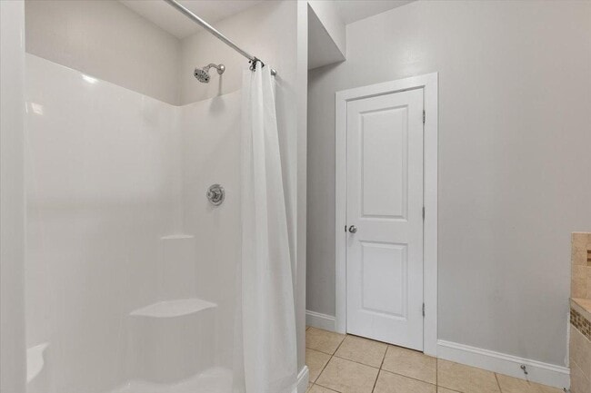 Building Photo - 1333 W Broad St