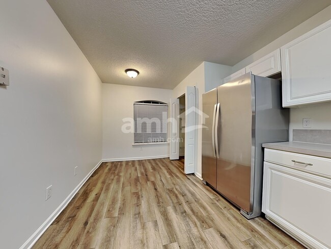 Building Photo - 3943 Hunters Lake Cir E