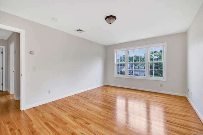 Building Photo - 18 Kathryn Dr