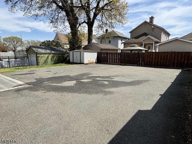 Building Photo - 58 Yale St