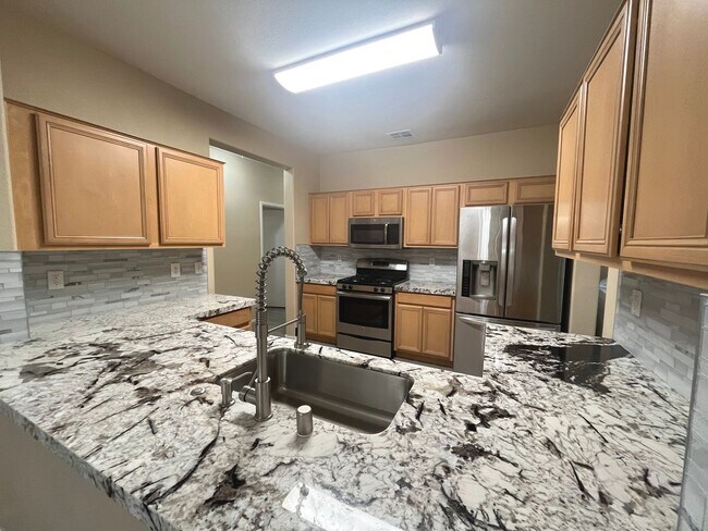 Building Photo - Beautiful Summerlin townhome, 3 bed, 2.5 bath, on 1st floor.