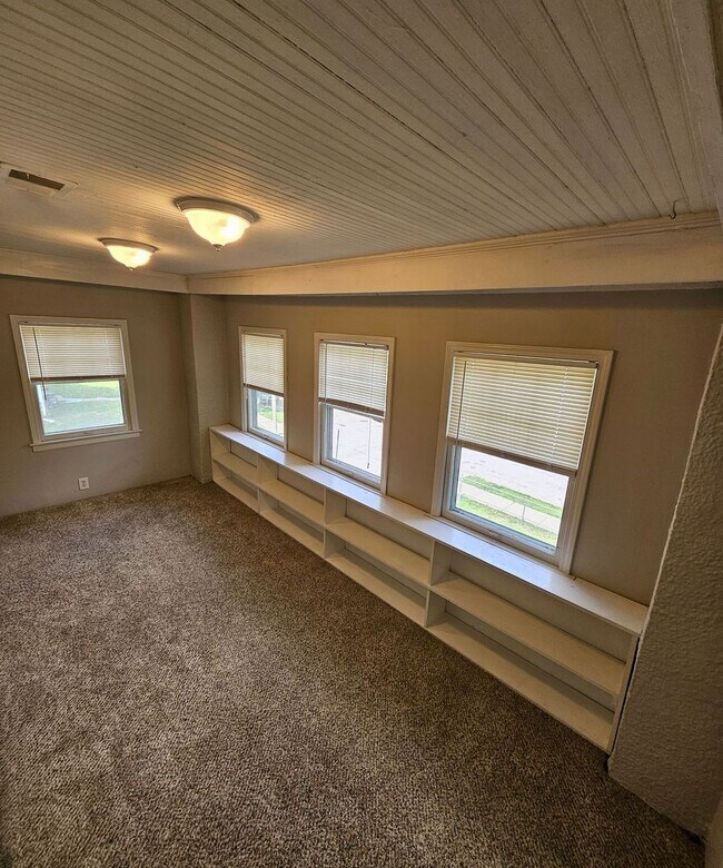 Building Photo - 5400 Harrison St