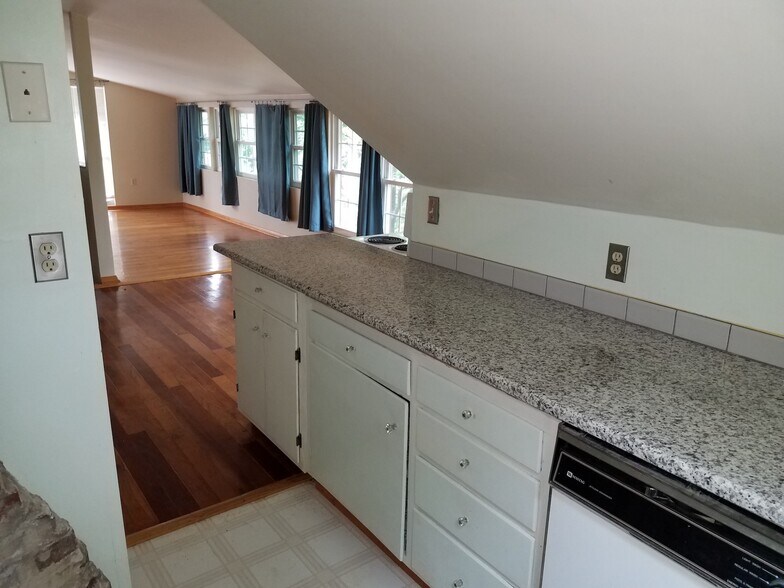 Building Photo - 411 W South St