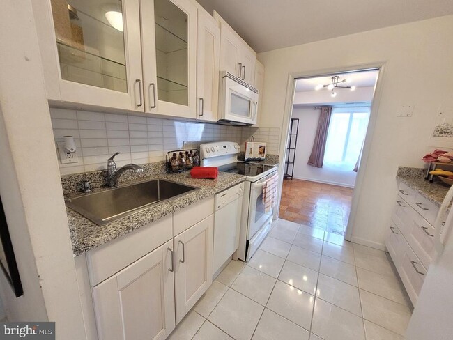 Building Photo - 3101 S Manchester St