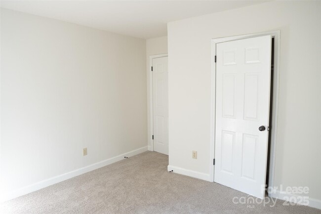 Building Photo - 500 Kirby Ln