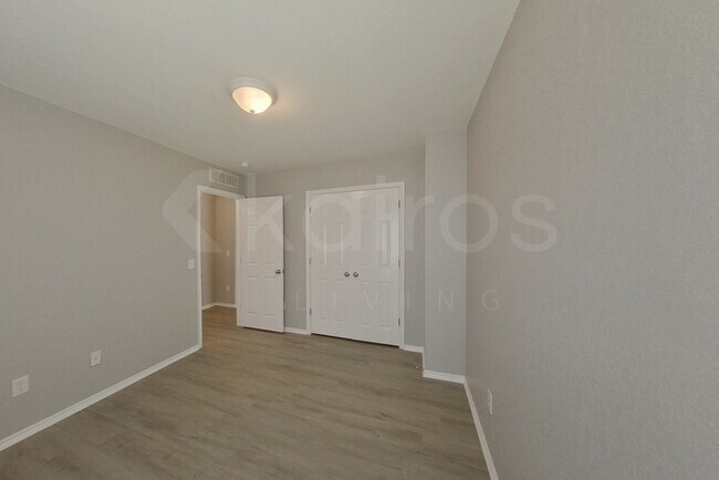 Building Photo - 113 Great Oaks Dr