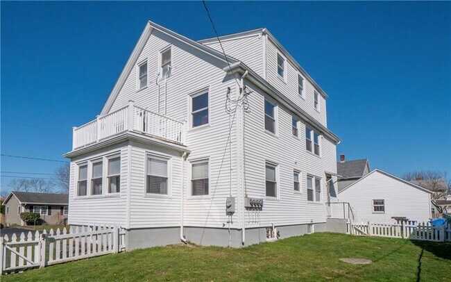 Building Photo - 147 Center Ave