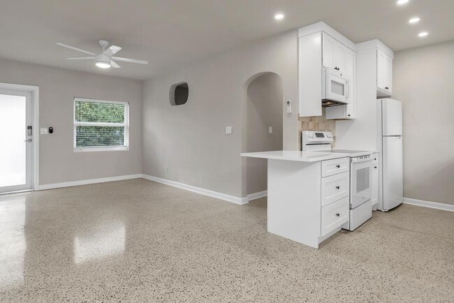 Building Photo - 17 Ocean Breeze