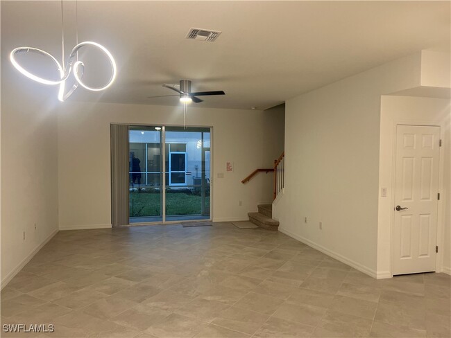 Building Photo - 2827 Blossom Wy