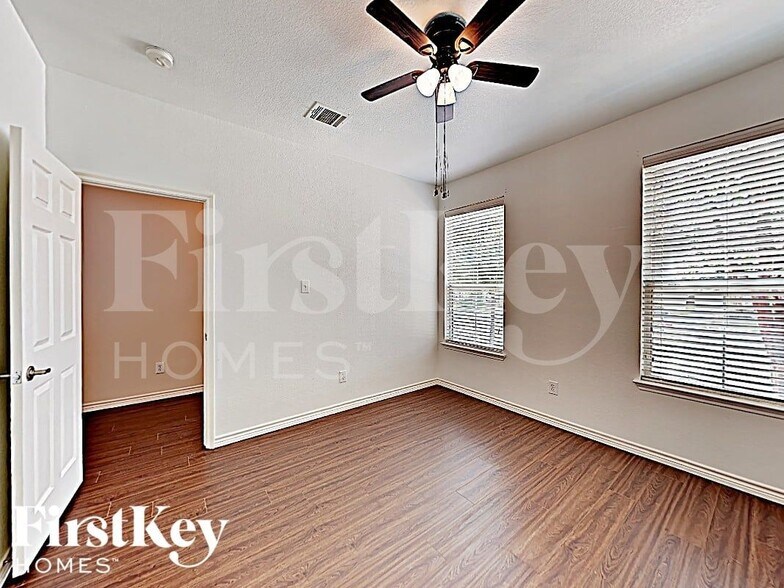 Building Photo - 9117 Waterman Dr