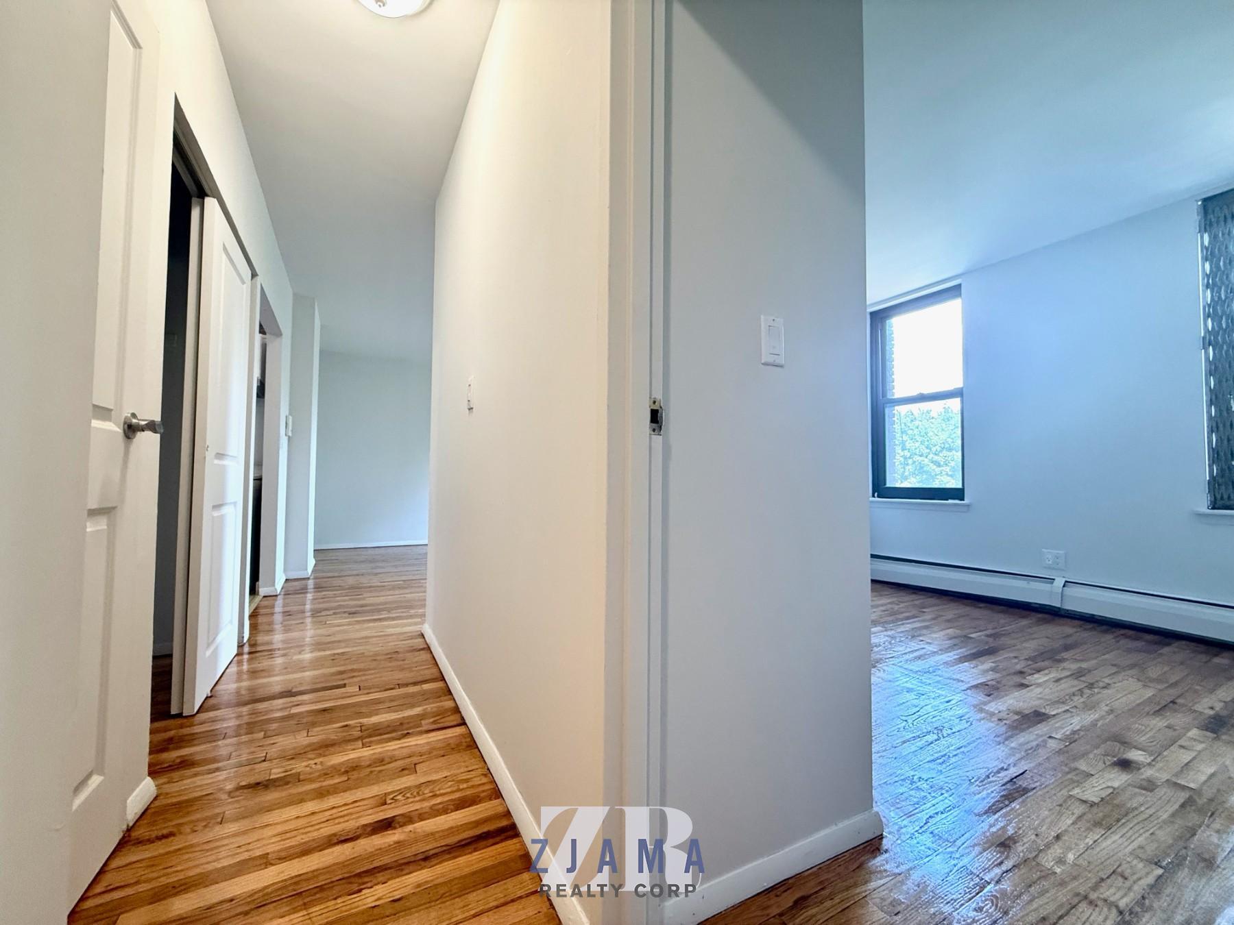 Building Photo - 152 Parkside Ave