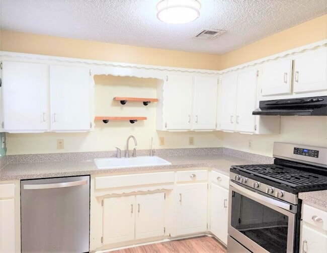 Building Photo - 3 Bed 1 Bath 1 Car in Bethany, OK PC Schools