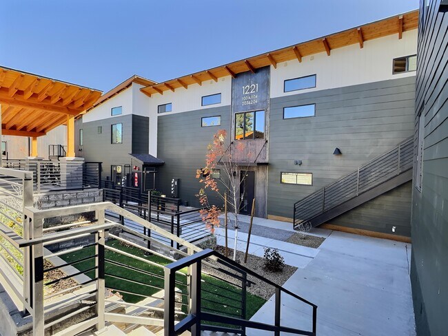 Primary Photo - 1221 East Emma Drive