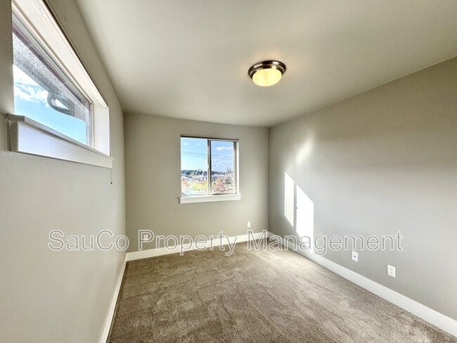 Building Photo - 5715 SE 79th Ave