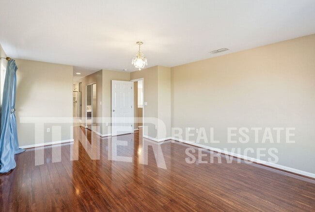 Building Photo - 3576 Hume St