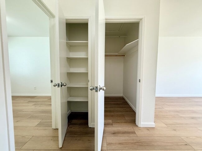 Building Photo - Refreshed 2 Bed/1-Bath Duplex Near Beach & Trails in Fairway Park