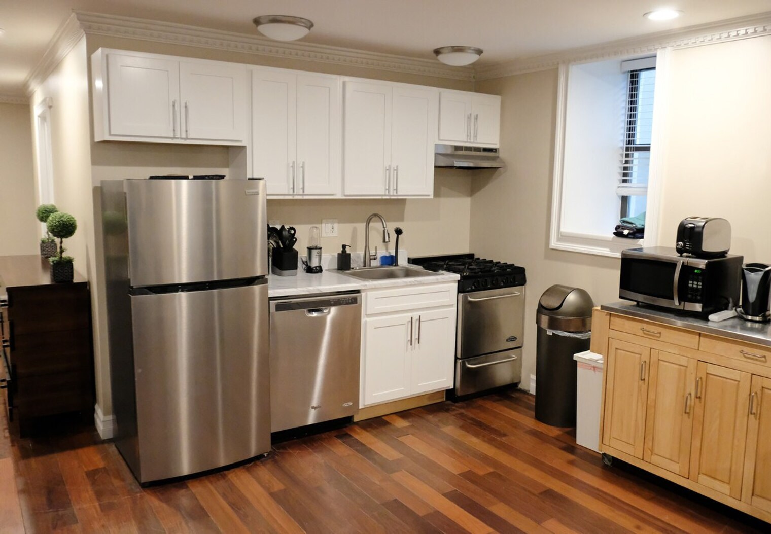 Building Photo - 65 W 107th St