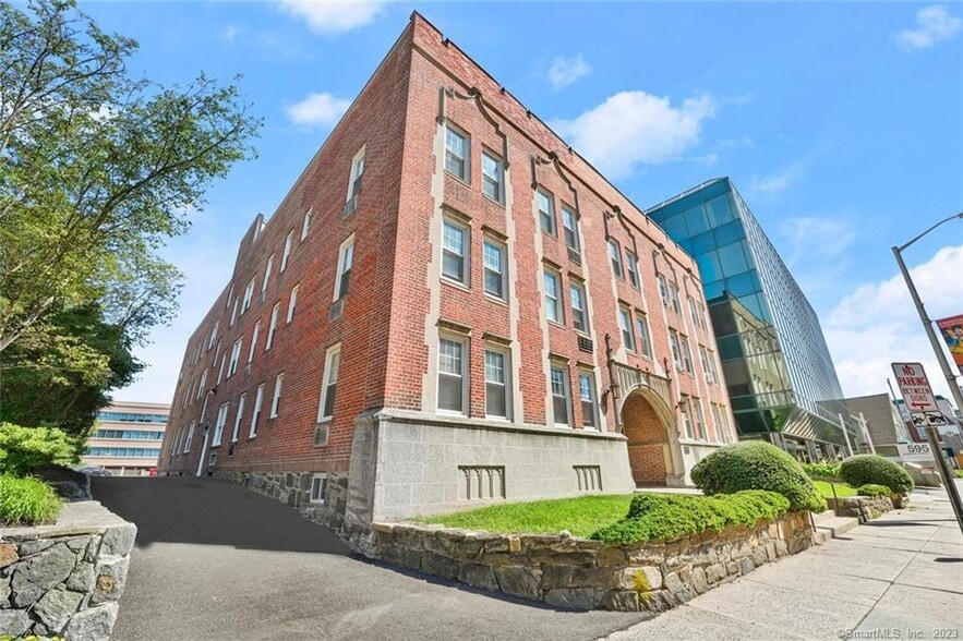 Building Photo - 639 Summer St