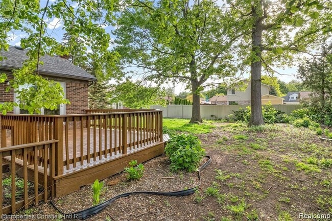 Building Photo - 21385 Deerfield Dr