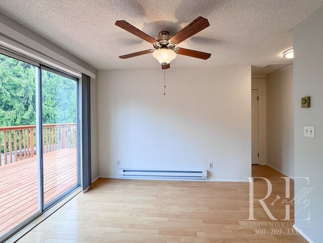 Building Photo - Spacious 4-Bedroom Home with Garage on Qui...