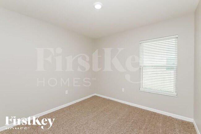 Building Photo - 7261 Somerset Pond Dr