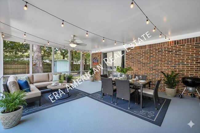 Building Photo - 614 Merioneth Dr NE