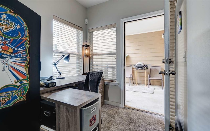 Building Photo - 401 20th St S