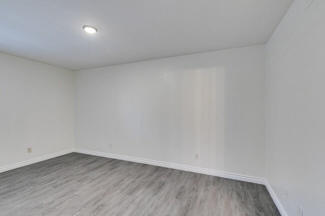 Building Photo - 2 bedroom & 2 bath unit first floor