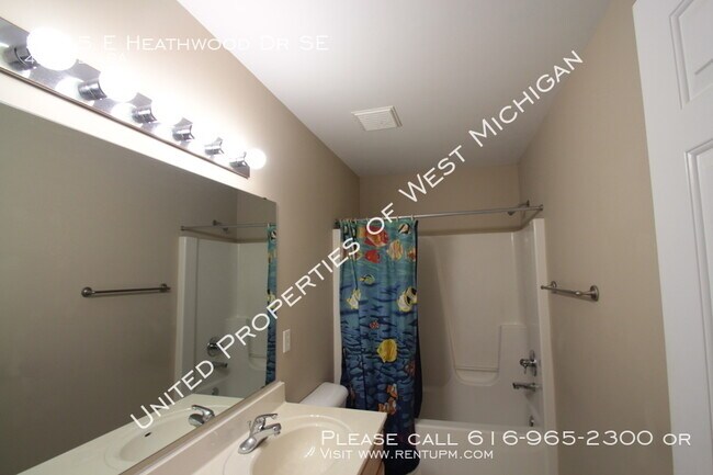 Building Photo - 5385 E Heathwood Dr SE